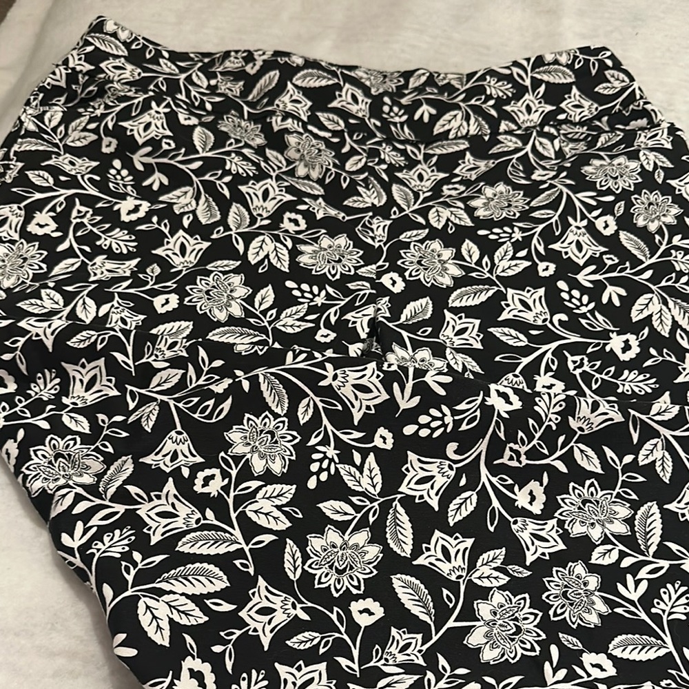 Career floral pants size 14 short